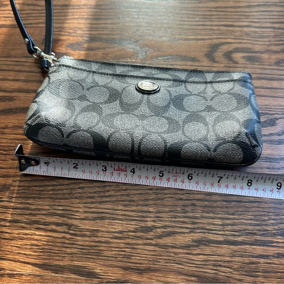 Coach Wristlet - Picture 2 of 6